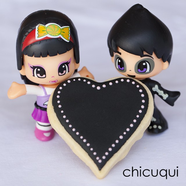 glasa real color negro black icing san valentín galletas decoradas chicuqui.com