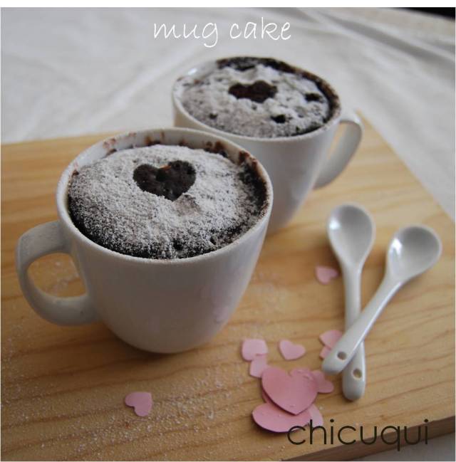 Receta de mug cakes de chocolate con chips de chocolate en galletas decoradas chicuqui.com