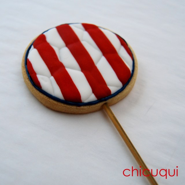 balón de futbol atletico de madrid en galletas decoradas chicuqui.com