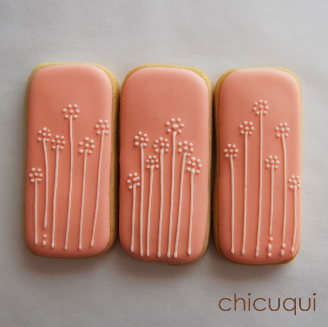 Sólo hay que esperar los tiempo de reposo de la galleta y de la glasa de base.